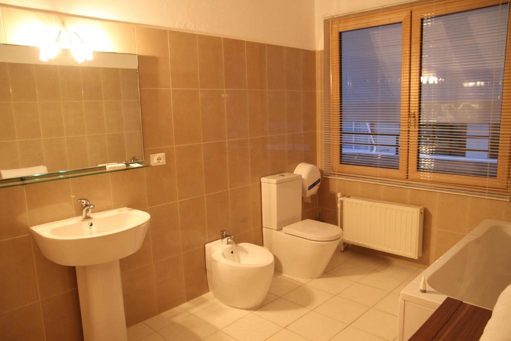 Hotel De Paris Tirana Room photo