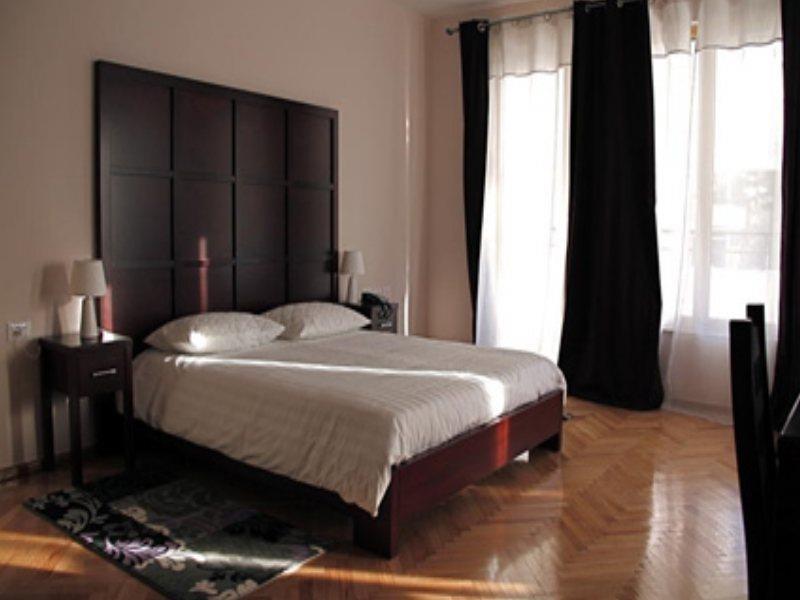 Hotel De Paris Tirana Exterior photo